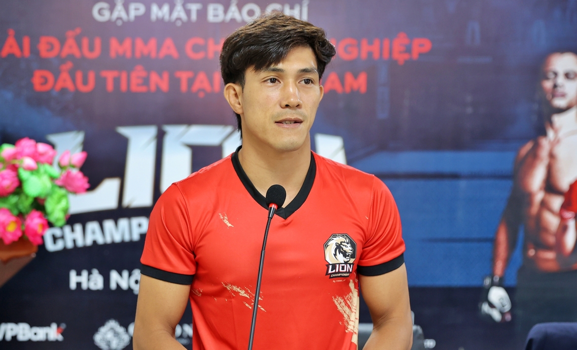 Nguyễn Trần Duy Nhất tranh tài ở Giải Vô địch Sư tử Võ thuật tổng hợp Việt Nam 2022 (Ảnh: Hòa Nguyễn).