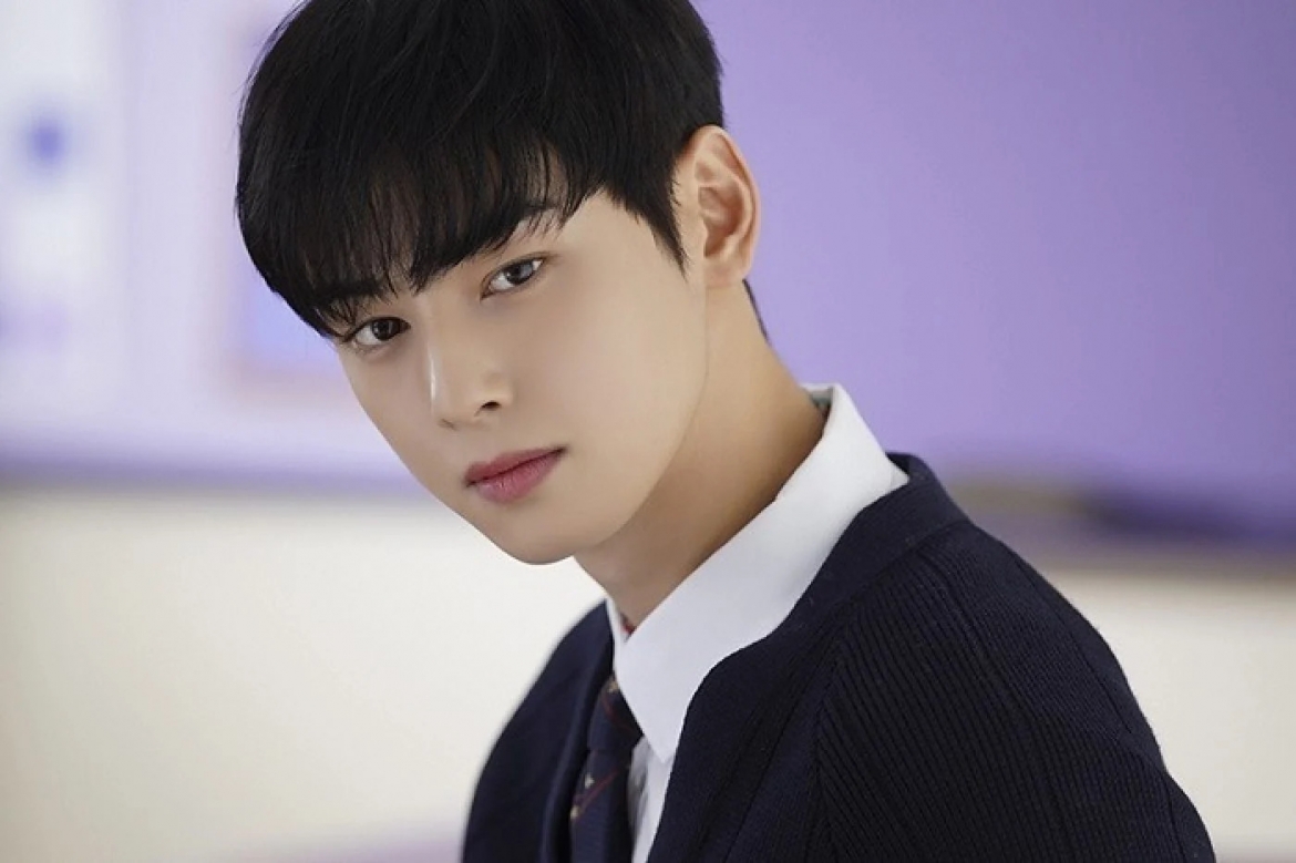 Cha Eun Woo.
