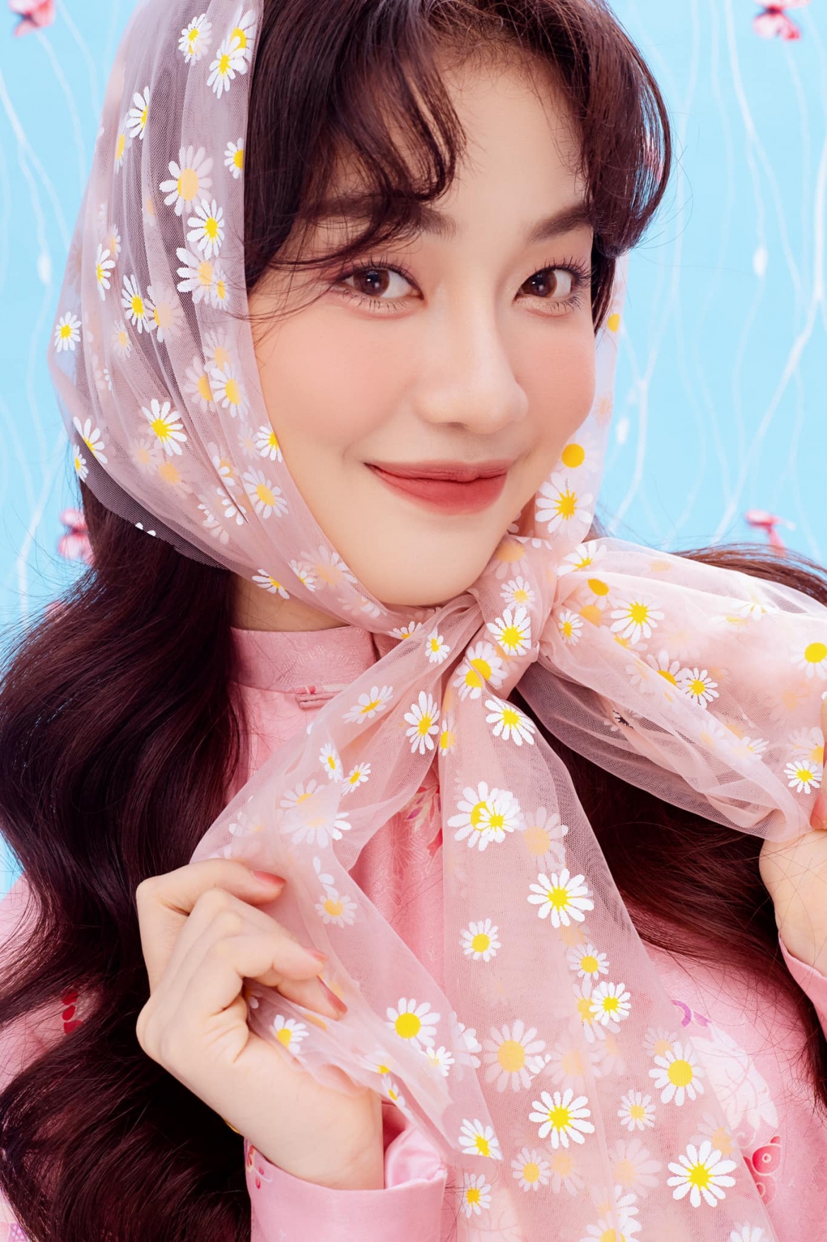 Hoàng Duyên là nữ ca sĩ gen Z "làm mưa làm gió" với loạt hit về Sài Gòn.