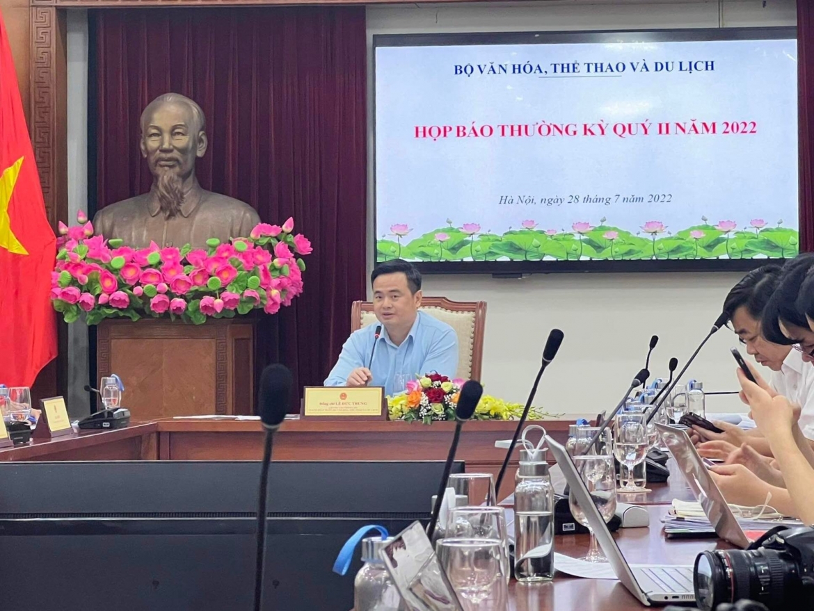 Chánh Văn phòng Bộ VH TT&amp;DL Lê Đức Trung chủ trì họp báo.
