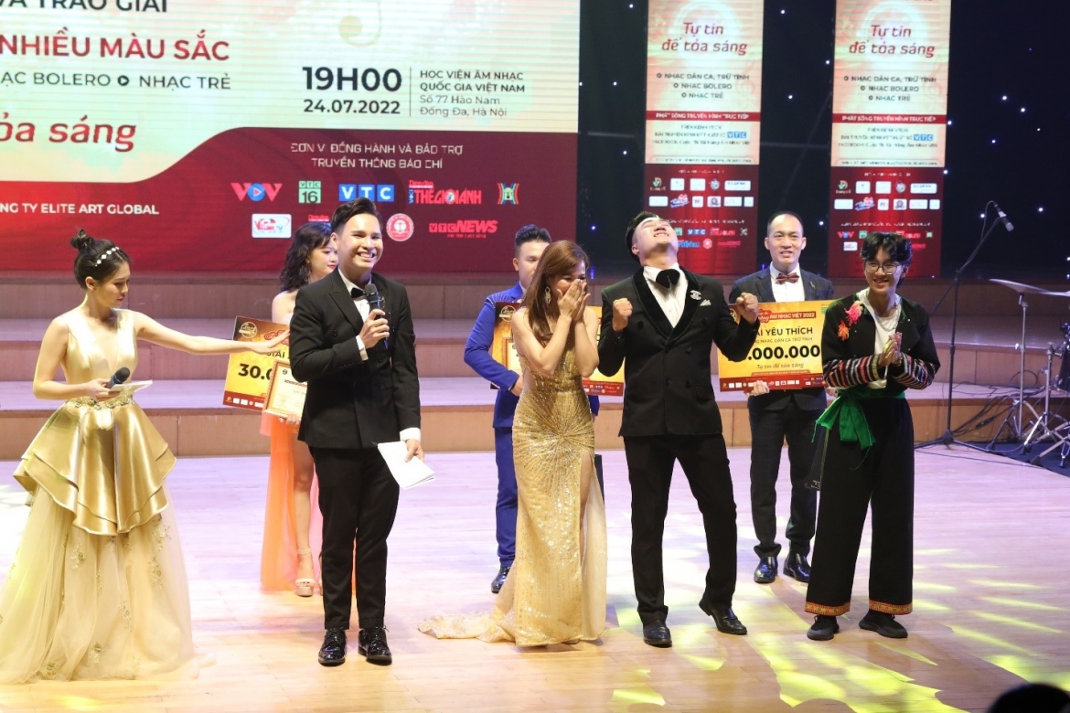 Nụ cười và cả những giọt nước mắt vỡ hòa trong đêm chung kết cuộc thi Tài năng âm nhạc Việt năm 2022.