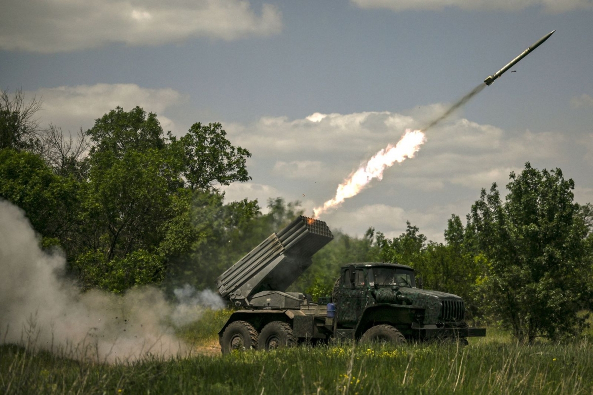 Quân đội Ukraine phóng tên lửa đất đối đất ở khu vực Donbass. Ảnh: AFP