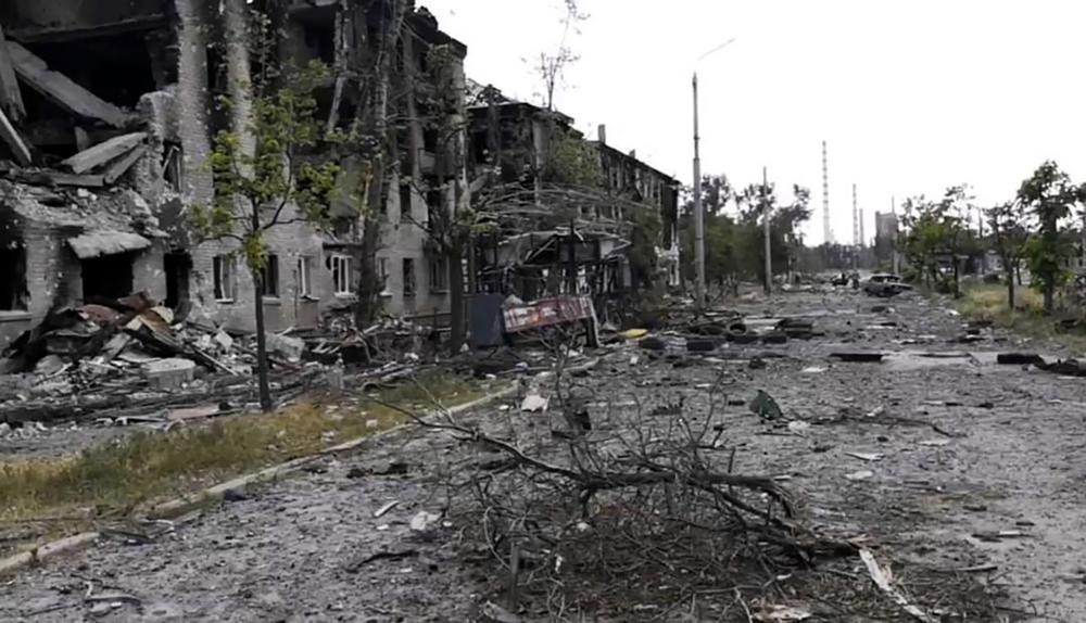 Thành phố Lysychansk (Lugansk, Ukraine) đổ nát do chiến sự khốc liệt. Ảnh: AP.