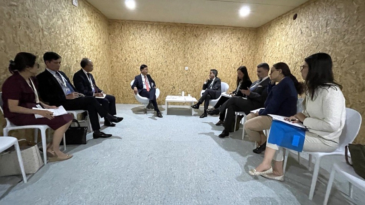 Deputy Minister of Foreign Affairs Pham Quang Hieu meets with Secretary of State for Foreign Affairs and Cooperation of Portugal Francisco André during his recent working visit to Portugal.