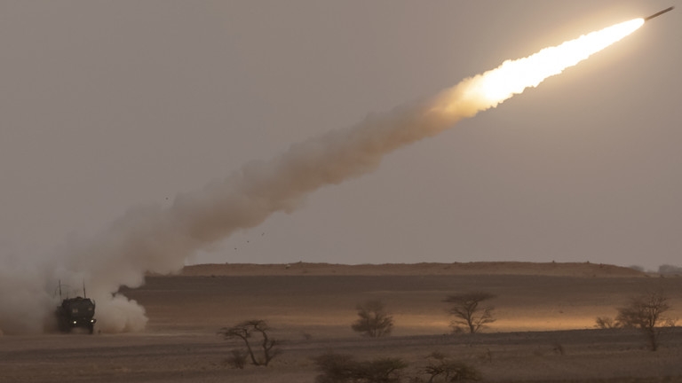 Hệ thống Tên lửa Pháo binh Cơ động cao (HIMARS) M142 mà Mỹ cung cấp cho Ukraine. Ảnh: AFP