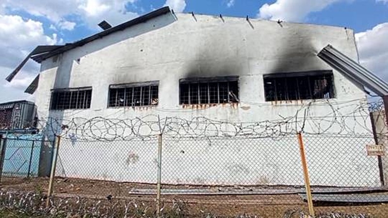 Cơ sở tạm giam ở Elenovka, Donetsk, bị pháo kích. Ảnh: Sputnik.