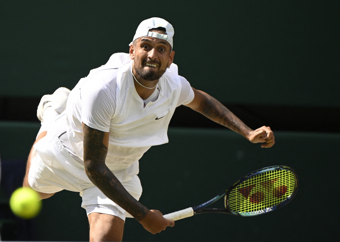 Nick Kyrgios khởi đầu tốt hơn trong trận chung kết và giành chiến thắng 6-4 ở set đầu tiên.