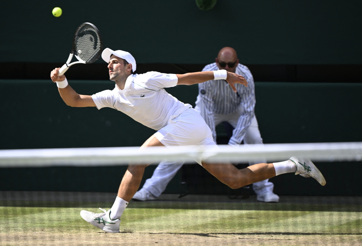 Ở loạt tie-break trong set quyết định, Novak Djokovic tạo ra khoảng cách 4-1 rồi giành chiến thắng 7-3.