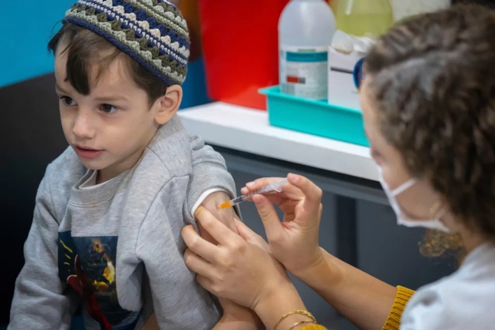 Israel phê duyệt tiêm chủng ngừa Covid-19 cho trẻ em. Ảnh: I24news