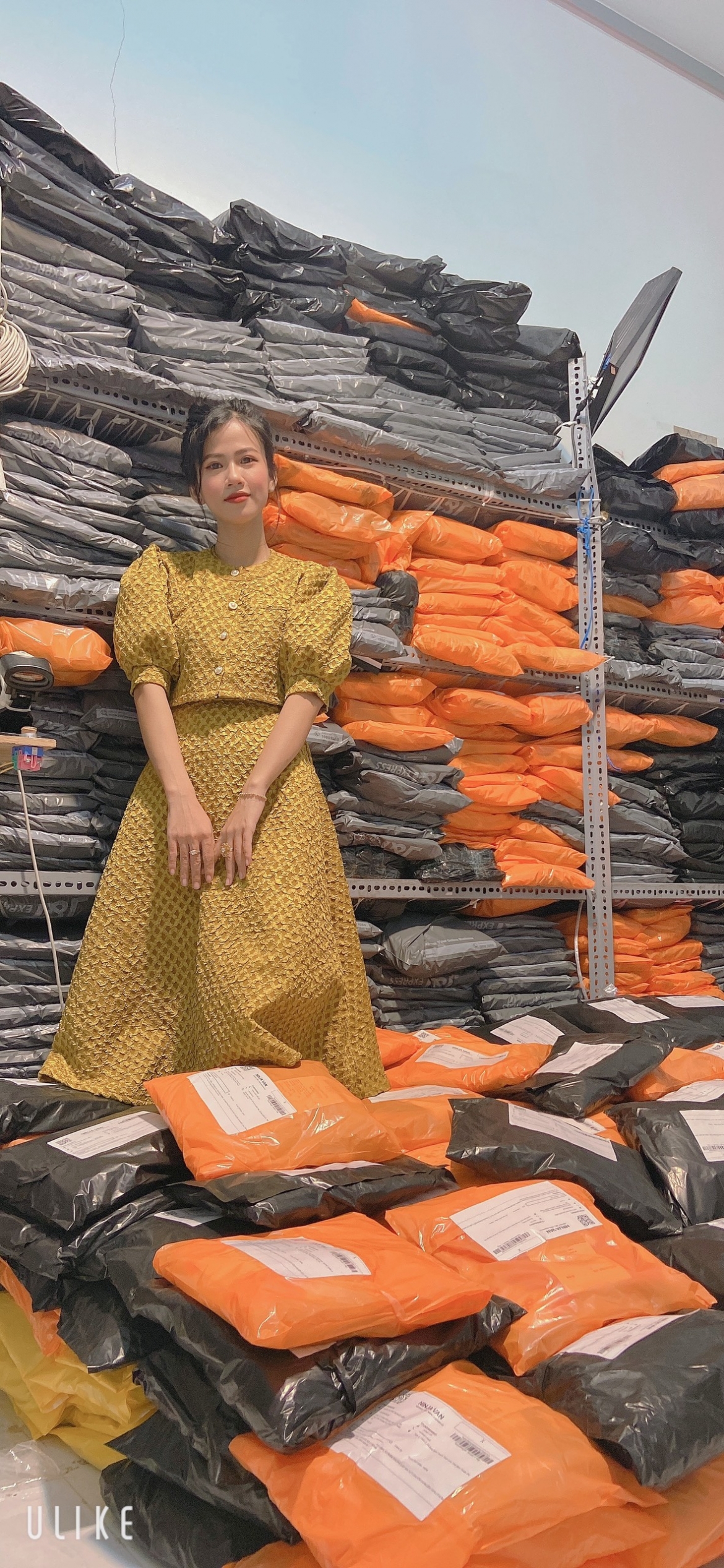 Đẩy mạnh bán hàng trên nền tảng trực tuyến, Ngô Hiền Bibi có số lượng đơn hàng vô cùng lớn mỗi ngày.