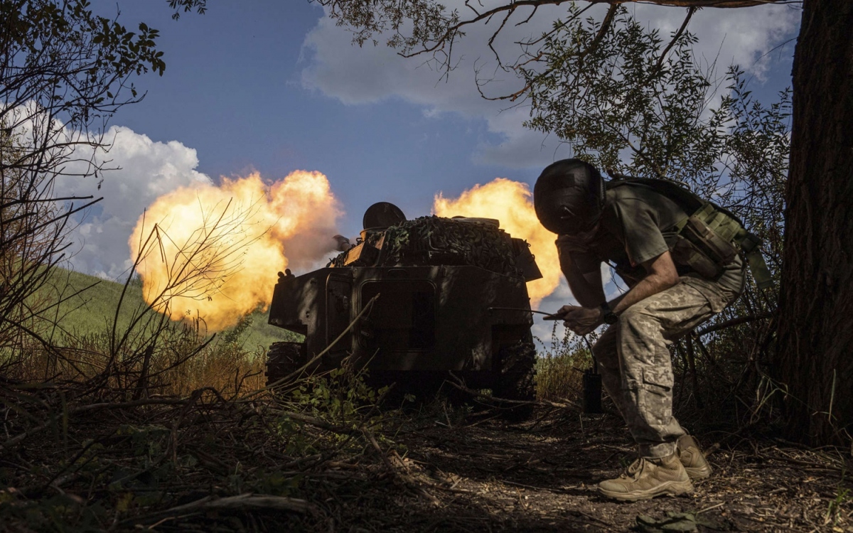 Pháo tự hành Ukraine ở mặt trận Kharkov. Ảnh: AP.
