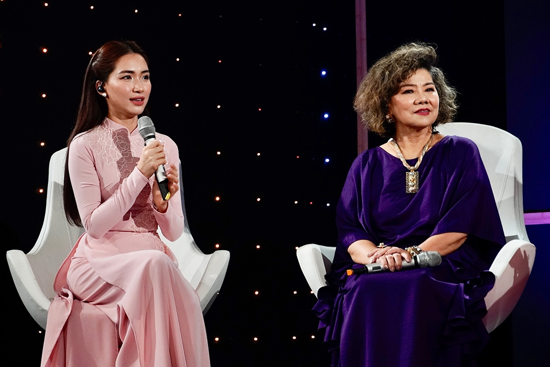 NSND Thanh Hoa và Hoà Minzy lần đầu tiên tiết lộ nhiều câu chuyện liên quan đến nghệ danh và đời sống của mình.