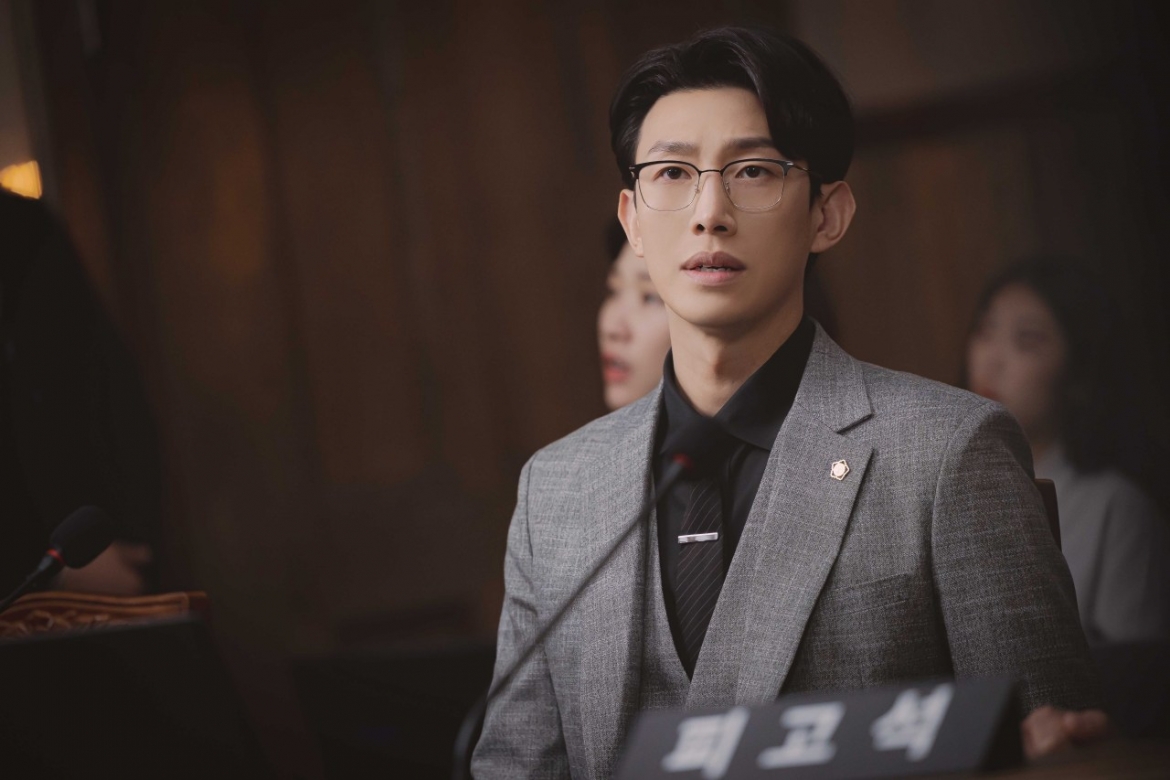 Kang Ki Young vào vai Jung Myeong Seok trong phim "Nữ luật sư kỳ lạ Woo Young Woo".