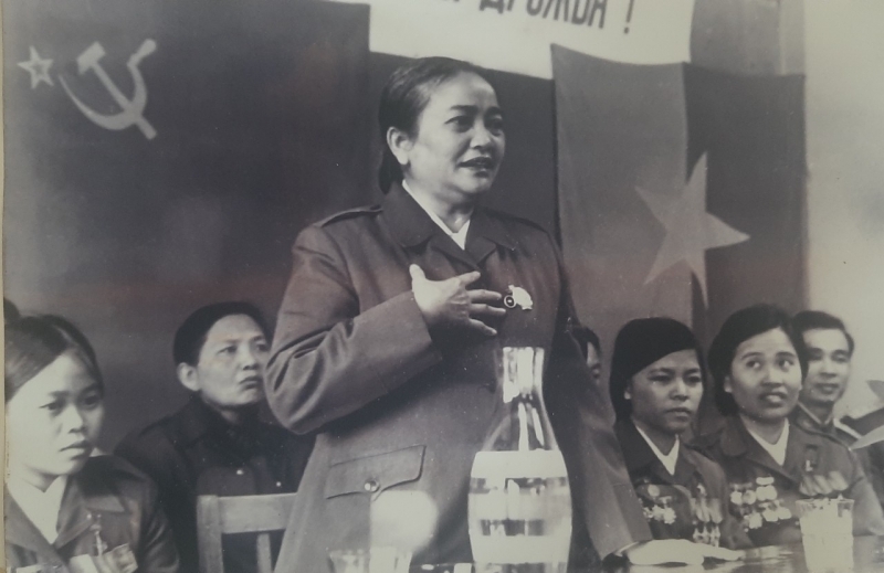Di ảnh về nữ tướng Nguyễn Thị Định.