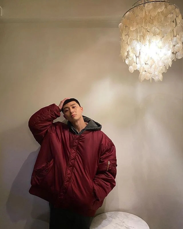 Thiết kế đèn độc đáo mang lại ánh sáng dịu nhẹ.