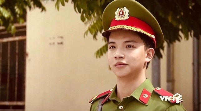 Diễn viên trẻ Việt Hoàng từng tham gia "Lửa ấm" - bộ phim truyền hình đầu tiên của VFC đưa hình tượng lính cứu hỏa lên phim.