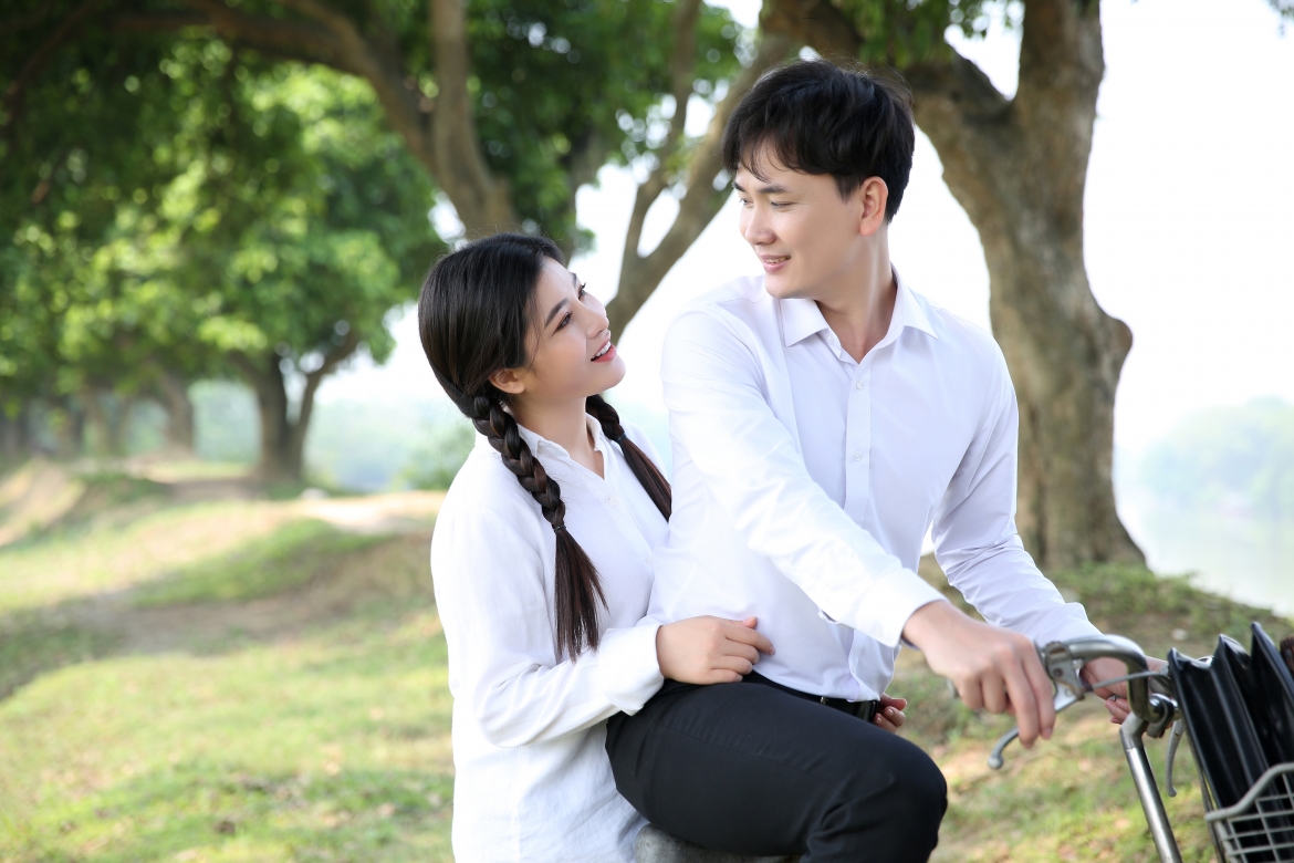 Sông Thao chia sẻ, quãng thời gian quay MV, được về sống trong cảnh thanh bình của làng quê, cô thật sự cảm thấy như được tái tạo năng lượng.