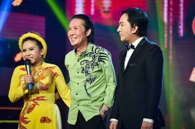Mặc dù tuổi cao nhưng mỗi lần xuất hiện trên sân khấu, NSƯT Vũ Linh vẫn được khen vì giữ được giọng hát hay và tình cảm như ngày nào.