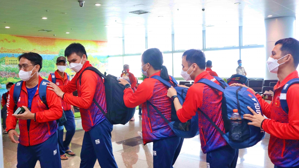 Đoàn Thể thao NKT Việt Nam về nước sau kỳ tích tại ASEAN Para Games 11 (Ảnh: Bùi Lượng).