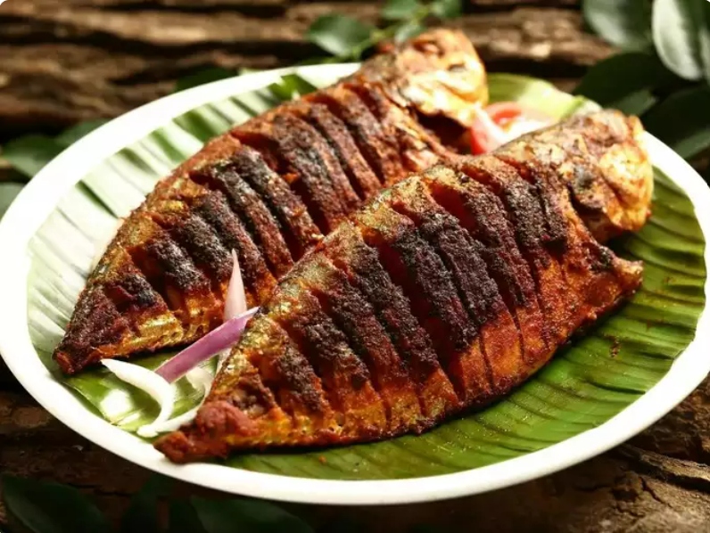 Cá: Cá đặc biệt có giá trị cho sự phát triển chiều cao vì nó chứa nhiều axit béo omega-3. 100 gam cá hồi chứa 2,3 gam omega-3, cũng như sắt, canxi, phốt pho, selen và các vitamin quan trọng. Theo một nghiên cứu từ năm 2017, axit béo omega-3 đóng một vai trò quan trọng trong sự tăng trưởng và phát triển của trẻ em, đồng thời cải thiện chức năng nhận thức, sức khỏe tim mạch và hệ thống miễn dịch./.