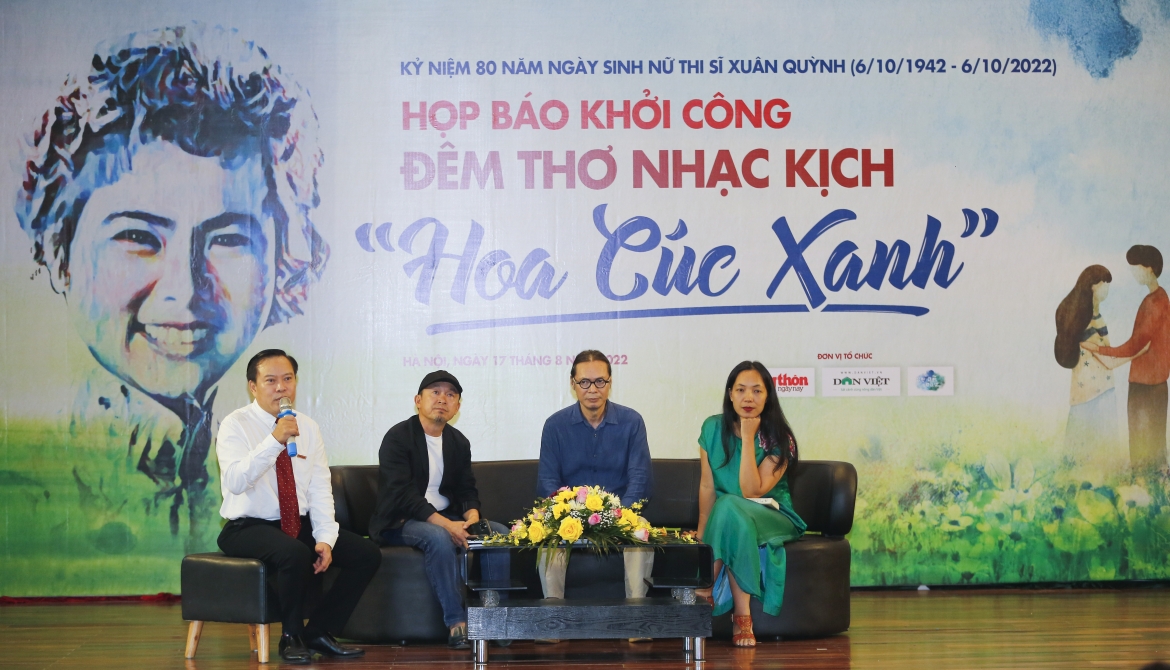Từ trái qua: Tổng Biên tập báo Nông thôn ngày nay/Dân Việt Lưu Quang Định (Em trai nhà biên kịch Lưu Quang Vũ), nhạc sĩ Quốc Trung, NSƯT Trần Lực, đạo diễn Nguyễn Hoàng Điệp chia sẻ tại họp báo.