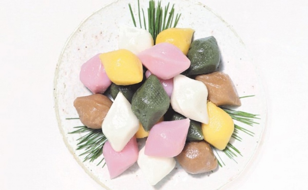 Bánh gạo Songpyeon là món ăn không thể thiếu trong lễ Chuseok 