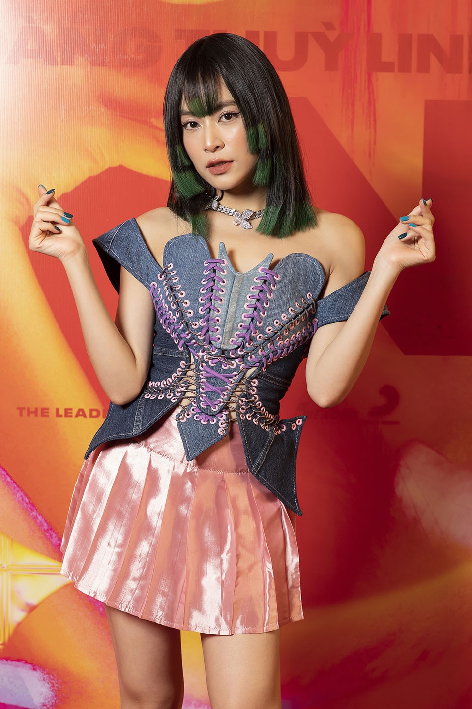 Nữ ca sĩ Hoàng Thùy Linh