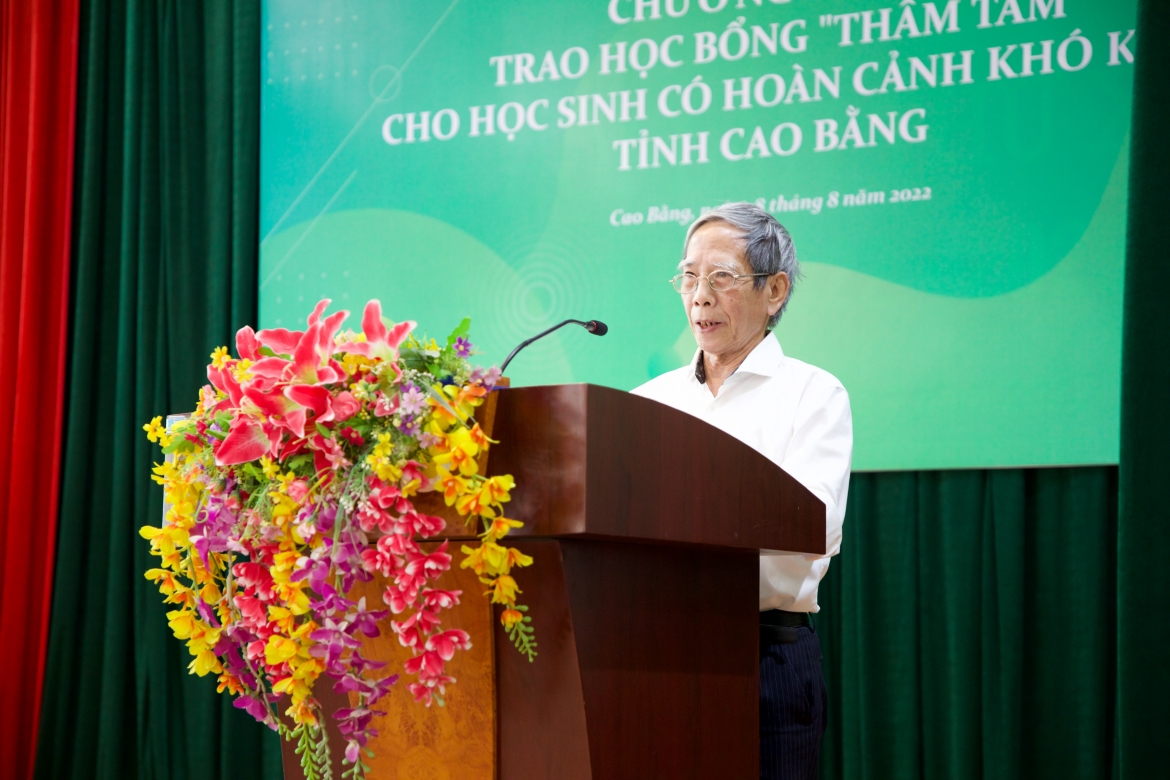 Ông Nguyễn Tuấn Khoa - con trai duy nhất của nhà thơ Thâm Tâm phát biểu tại lễ trao học bổng