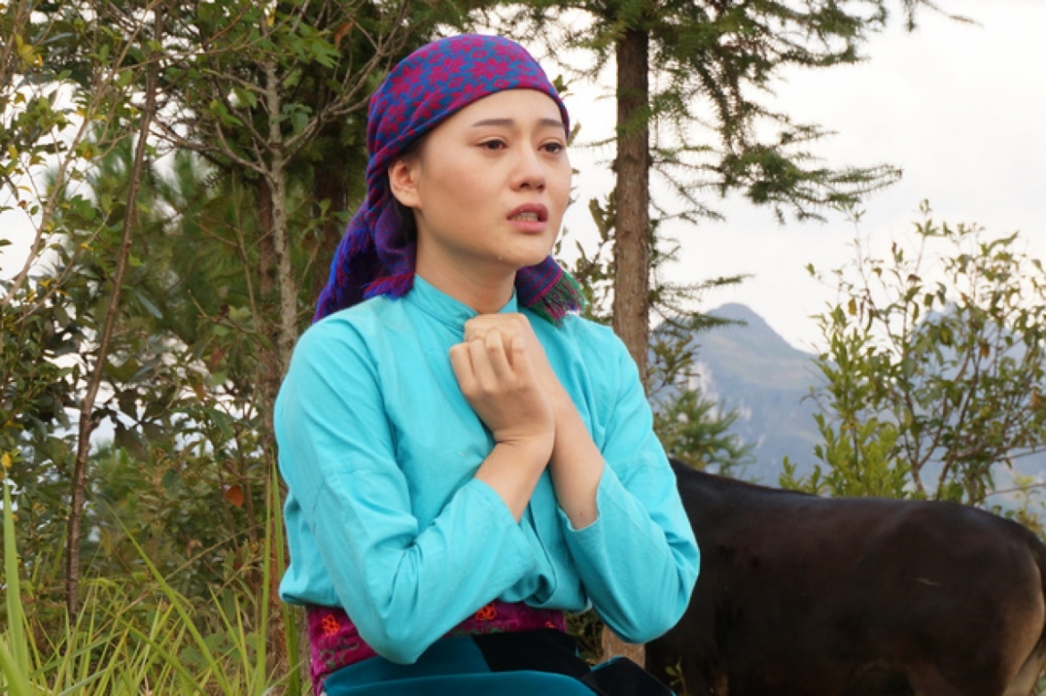 Phương Oanh thơ ngây trong "Lặng yên dưới vực sâu".