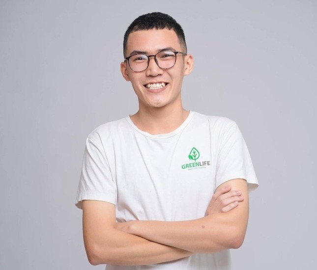 Bạn Hoàng Quý Bình cựu sinh viên trường ĐH Bách Khoa Hà Nội) khởi xướng thư viện đọc sách miễn phí giữa lòng Hà Nội.