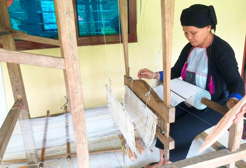 Nghề dệt vải của dân tộc Dao họ ở Bảo Thắng (Lào Cai). (Ảnh: Quốc Hùng)
