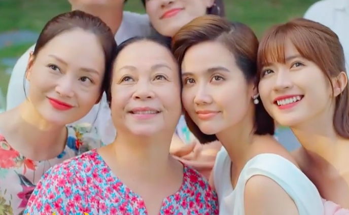 Bà Nga (NSƯT Thanh Quý) cùng 3 cô con gái.