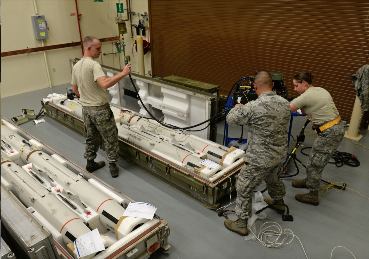 Tên lửa chống bức xạ tốc độ cao AGM-88 HARM. Ảnh: Không quân Mỹ.