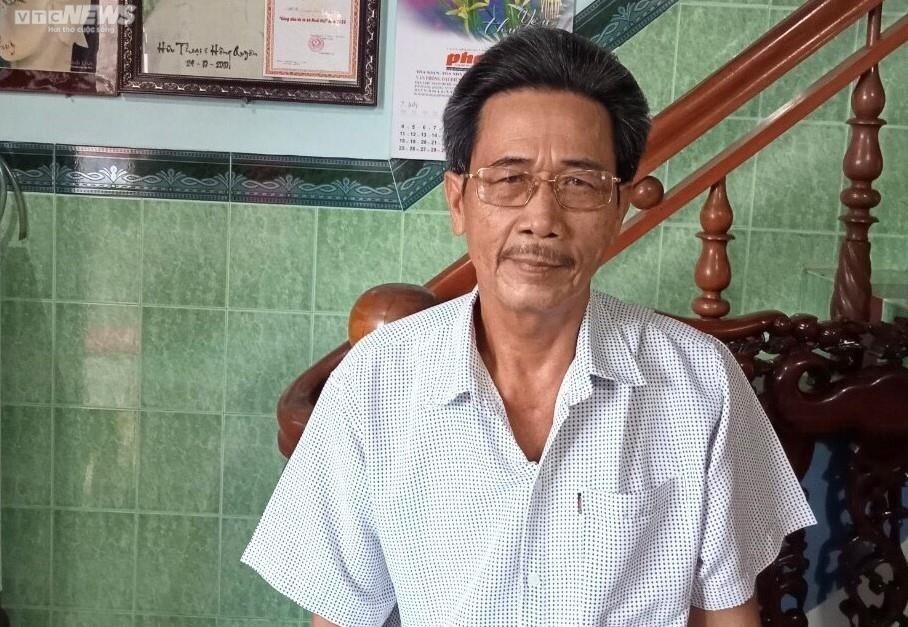 Chú Phùng được cha đan tặng đôi gánh Xiểng.