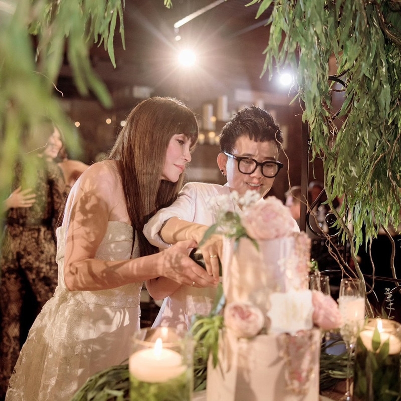 Sau đám cưới ít lâu, những ảnh cưới chính thức của Thanh Hà và Phương Uyên được cả 2 chủ động đăng tải trên trang cá nhân.