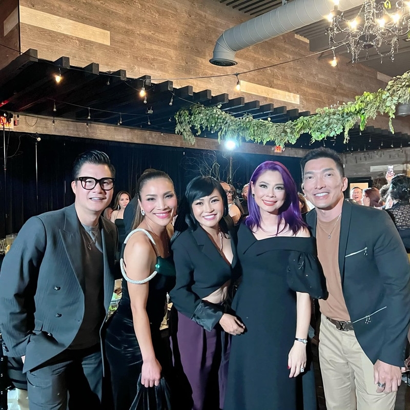 Lễ cưới quy tụ nhiều bạn bè thân thiết của cả 2 nghệ sĩ Quang Dũng, Bằng Kiều, Phương Thanh, Hồng Ngọc, Kỳ Duyên, Ngọc Anh 3A, Nguyễn Hồng Nhung, Thanh Thảo, Hoài Tâm, Quang Trung... (Vietnamnet)