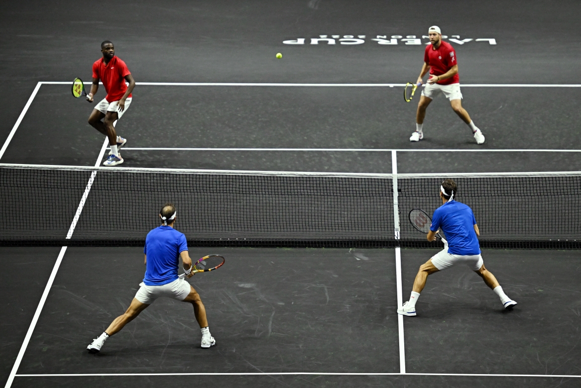Tuy nhiên, Roger Federer và Rafael Nadal đã thua ngược 6-4, 6-7, 9-11 ở trận này.