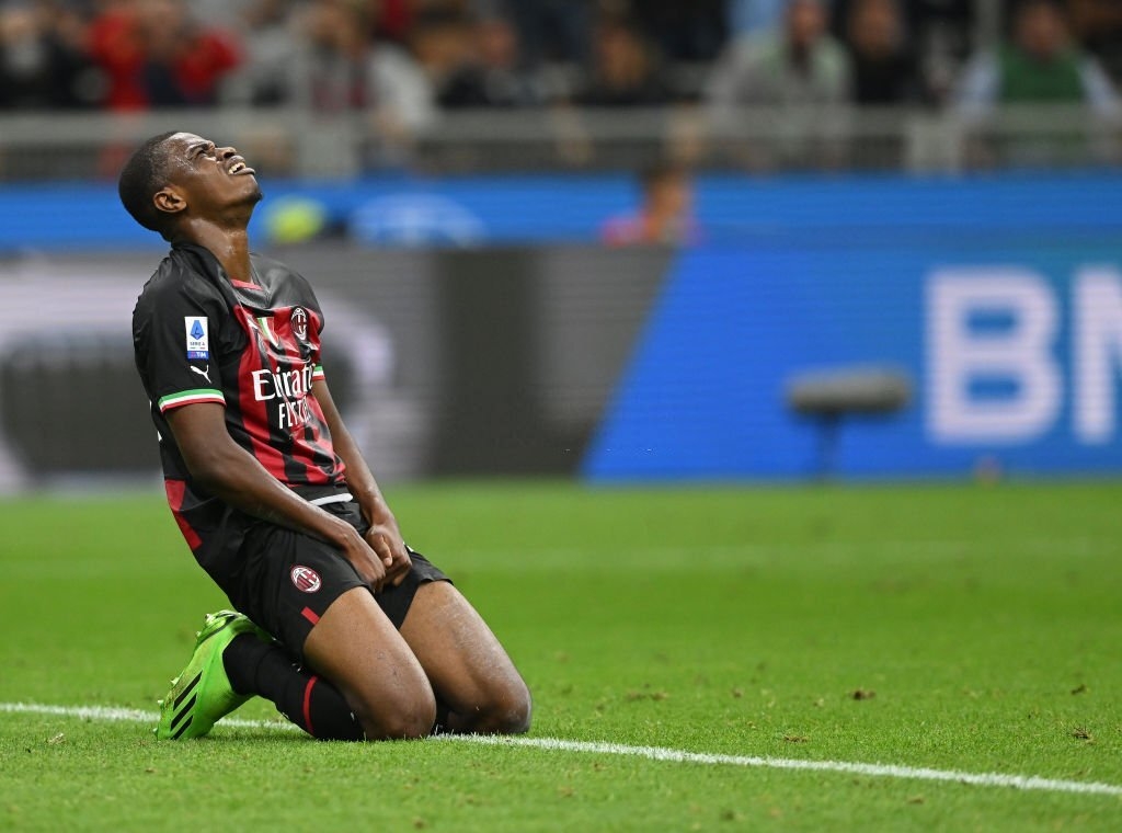 Ở cuối trận, AC Milan suýt gỡ hoà 2-2 nhưng Pierre Kalulu lại dứt điểm dội xà ngang.