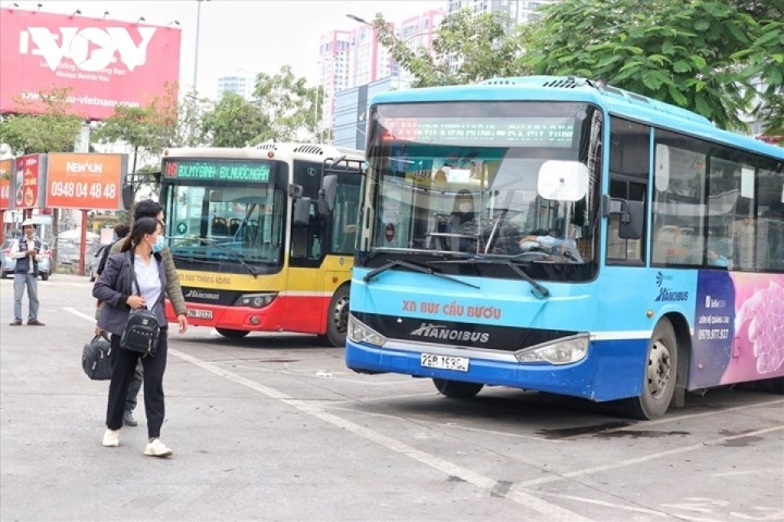 Hà Nội đang lên kế hoạch để thực hiện lộ trình chuyển đổi từ xe bus dùng động cơ xăng, dầu sang 100% bus điện theo chỉ đạo của Chính phủ.
