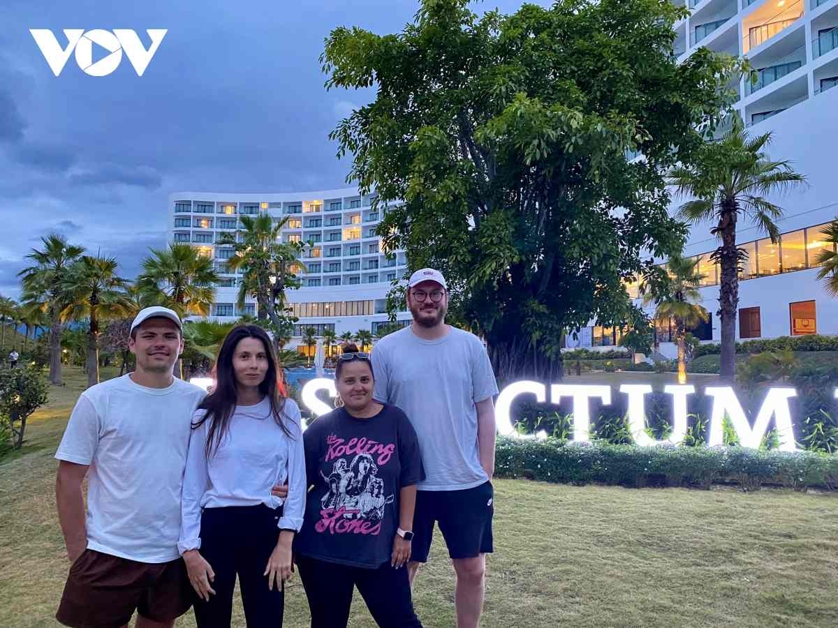 Du khách Nga tại Khánh Hòa hồi tháng 2/2022.