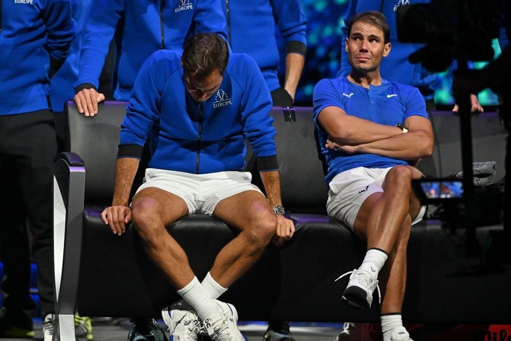 Người đánh cặp với Roger Federer trong trận đấu cuối là Rafael Nadal cũng không cầm được nước mắt.
