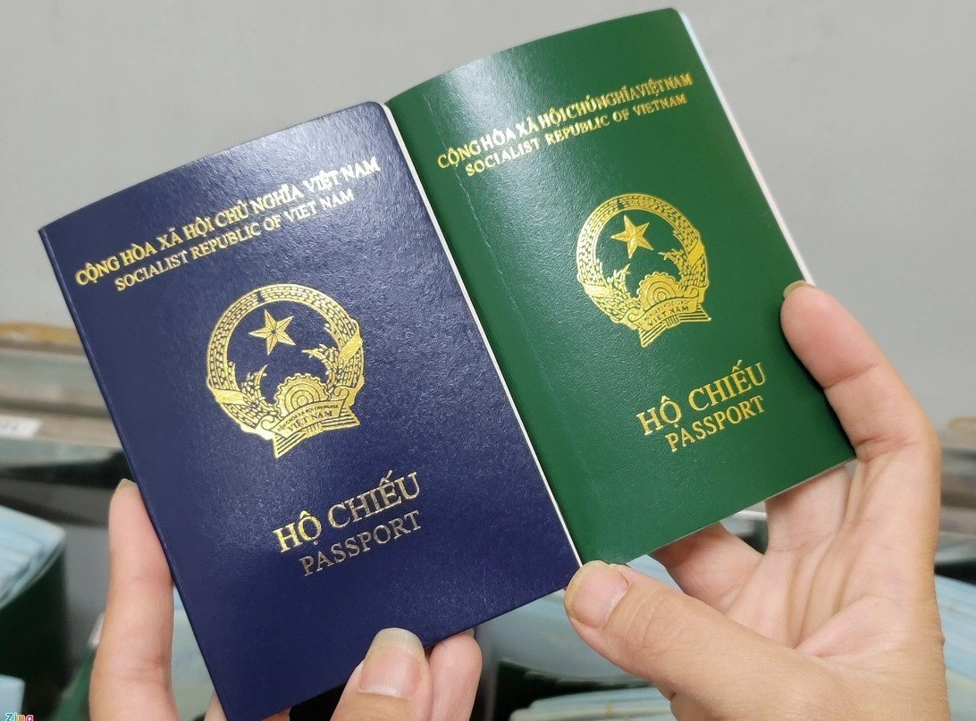 Some European countries, including Germany, Spain, and the Czech Republic, refuse to recognize the new-style Vietnamese passport.