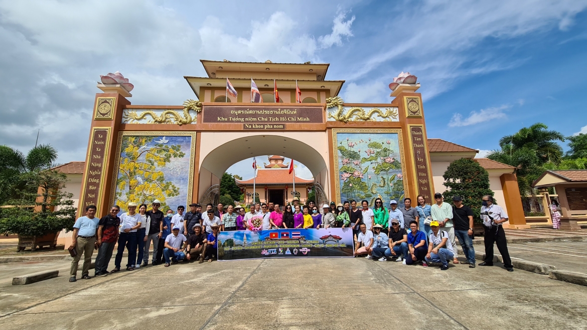 Đoàn doanh nghiệp Thừa Thiên Huế, Quảng Trị và Quảng Bình khảo sát tour đường bộ Việt Nam – Lào – Thái Lan. Ảnh: Trần Xuân Cương
