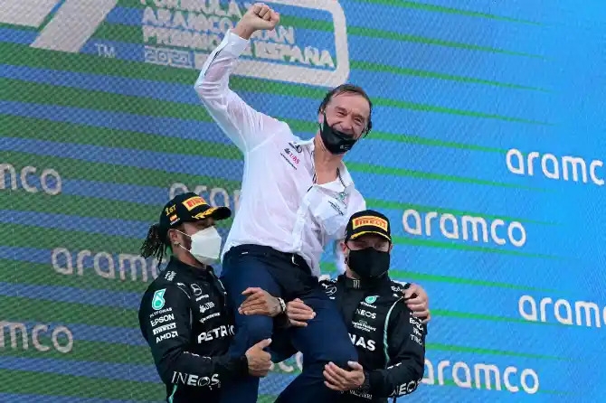 Lewis Hamilton sẵn sàng góp vốn cùng tỷ phú Jim Ratcliffe mua MU. (Ảnh: Getty). 