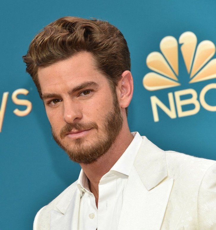 Andrew Garfield: Ngay sau khi được đề cử Oscar Nam diễn viên chính xuất sắc nhất, Andrew đã quyết định nghỉ ngơi để nhìn nhận lại tương lai của mình. Anh ấy nói, "Tôi cần bình thường một chút trong một thời gian." Anh ấy cũng đã chia tay bạn gái của mình vì lịch trình làm việc bận rộn của họ, vì vậy có lẽ điều đó cũng đóng góp một phần vào quyết định của anh ấy./.