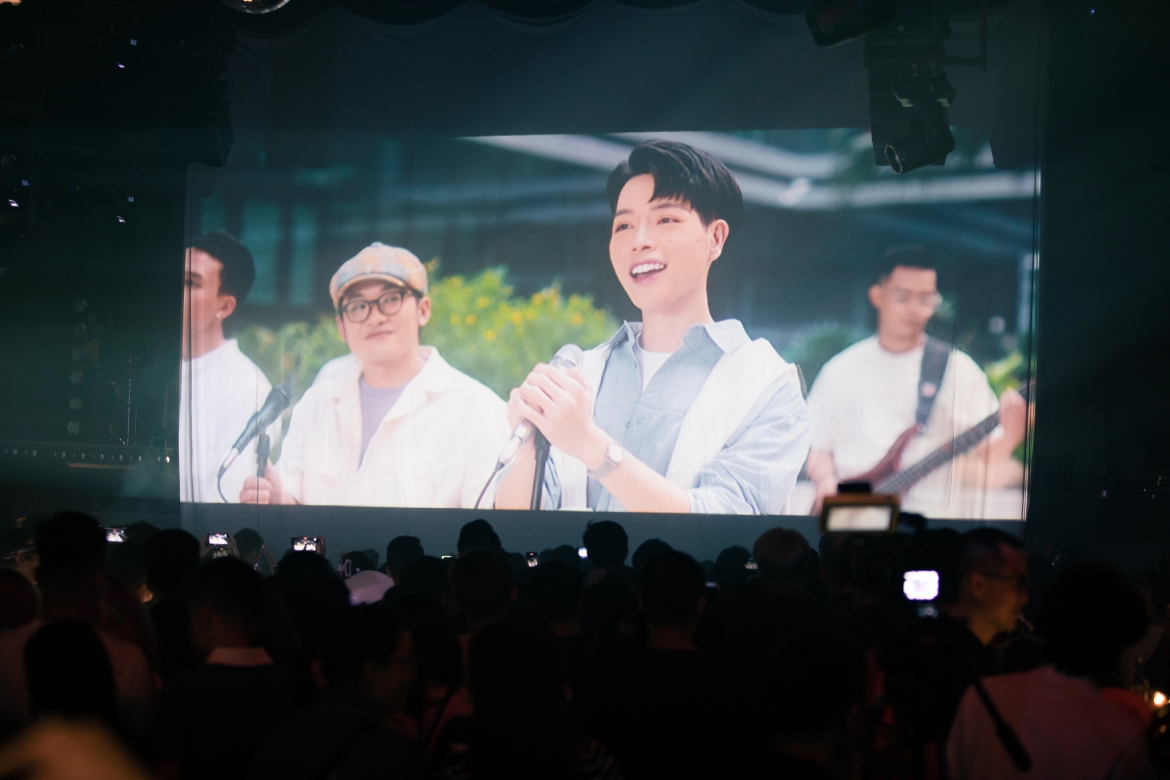 Da LAB "chơi lớn" khi ra mắt MV mới ngay trong liveshow.
