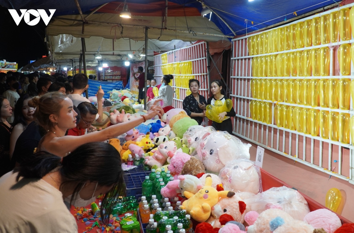Lễ hội Mãn chay còn là dịp diễn ra nhiều hoạt động vui chơi giải trí.