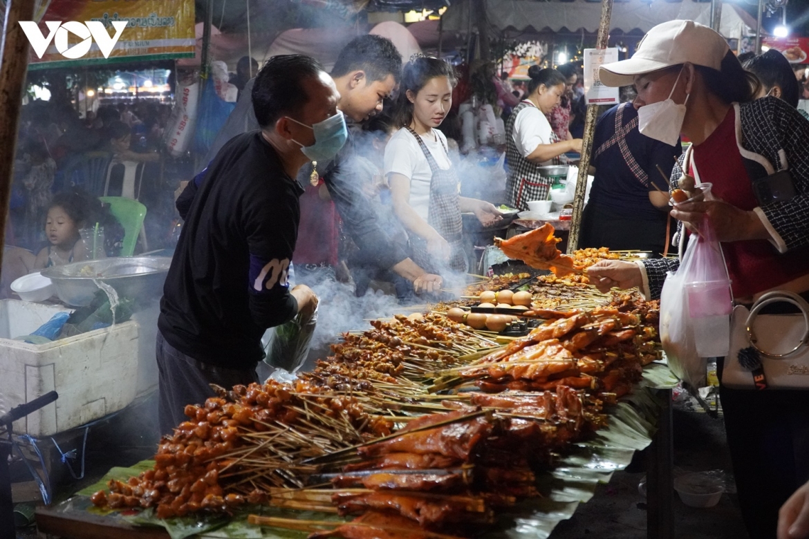 Ẩm thực phong phú với các món ăn mang đậm nét văn hoá Lào.