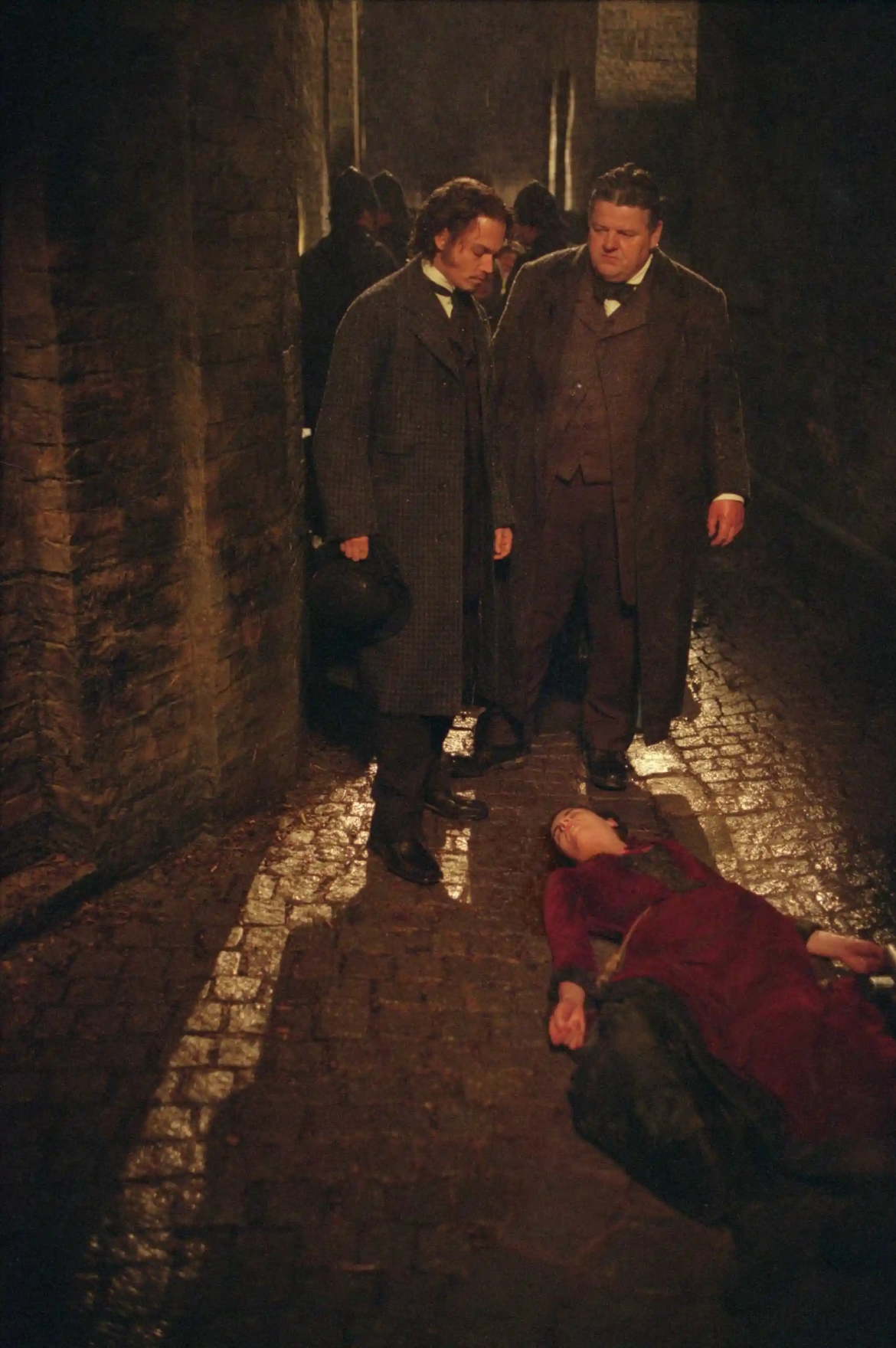 Robbie Coltrane và Johnny Depp trong phim "From Hell" (2001). Nguồn: Moviestore/REX/Shutterstock