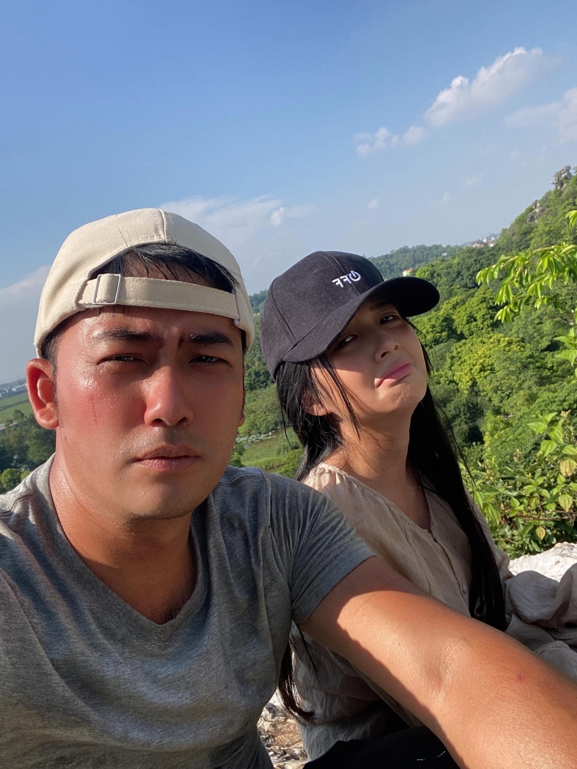 Hậu trường phim của Bảo Anh và Ngọc Huyền.